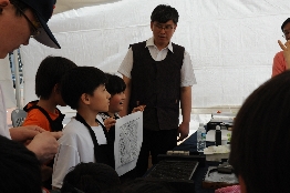 2012년 어린이날행사-홍재전서 목판인쇄